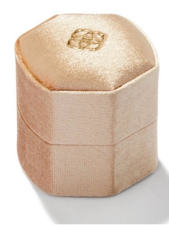Kendra Scott Jewelry - Kendra Scott Velvet Jewelry Box in Blush Pink